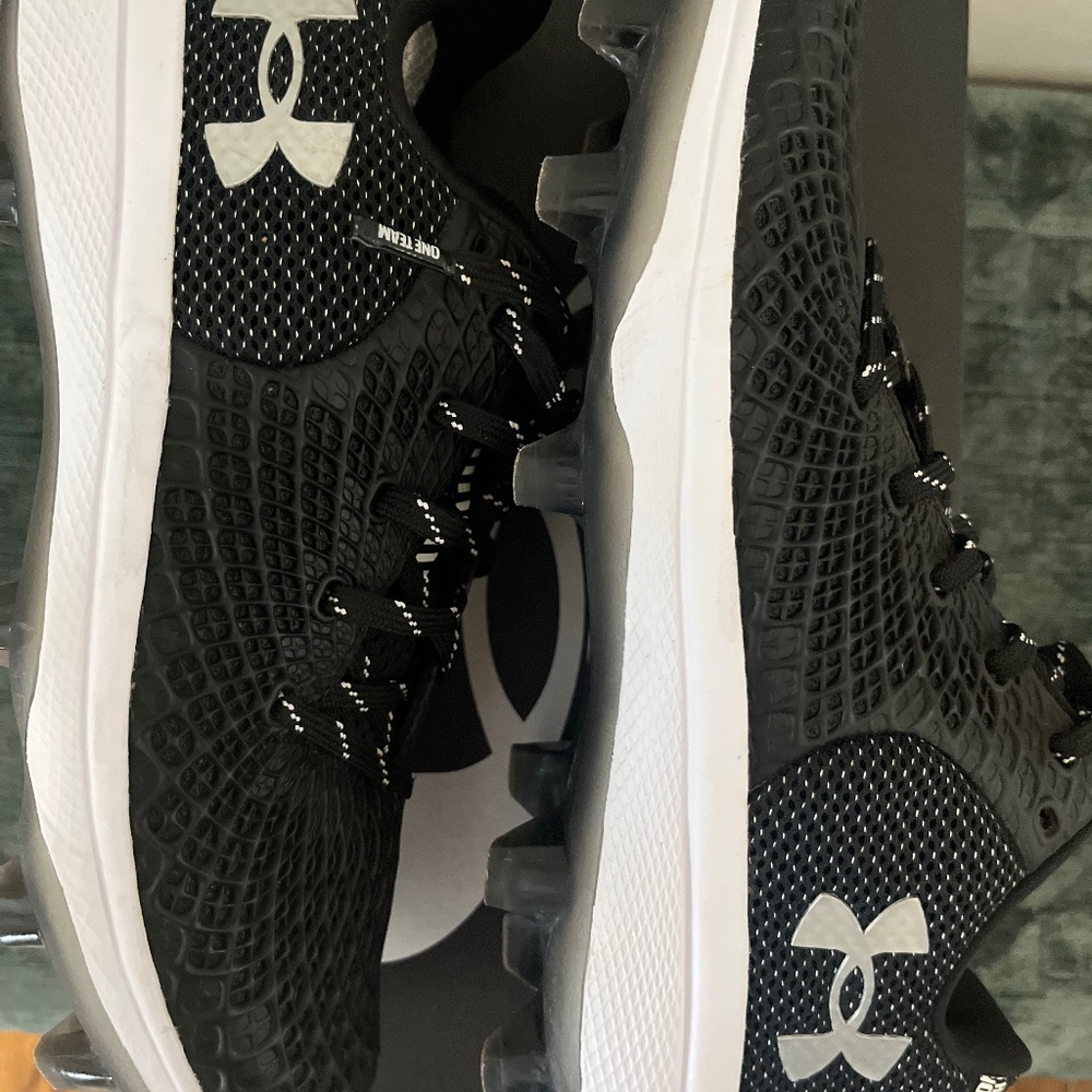 Baseball Cleats - Picture 8 of 12